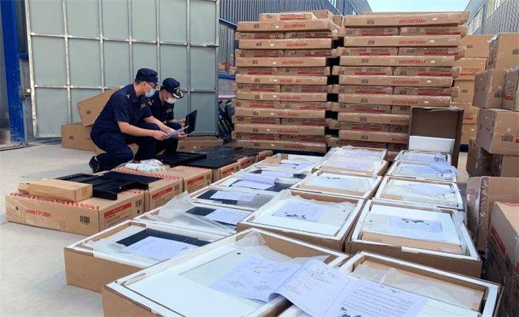 1676510865823711.jpg 深圳中港物流貨物接受海關查驗現場